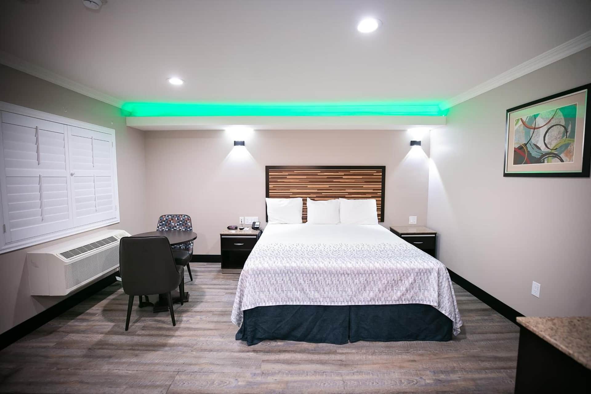 Diamond Bell Inn & Suites
