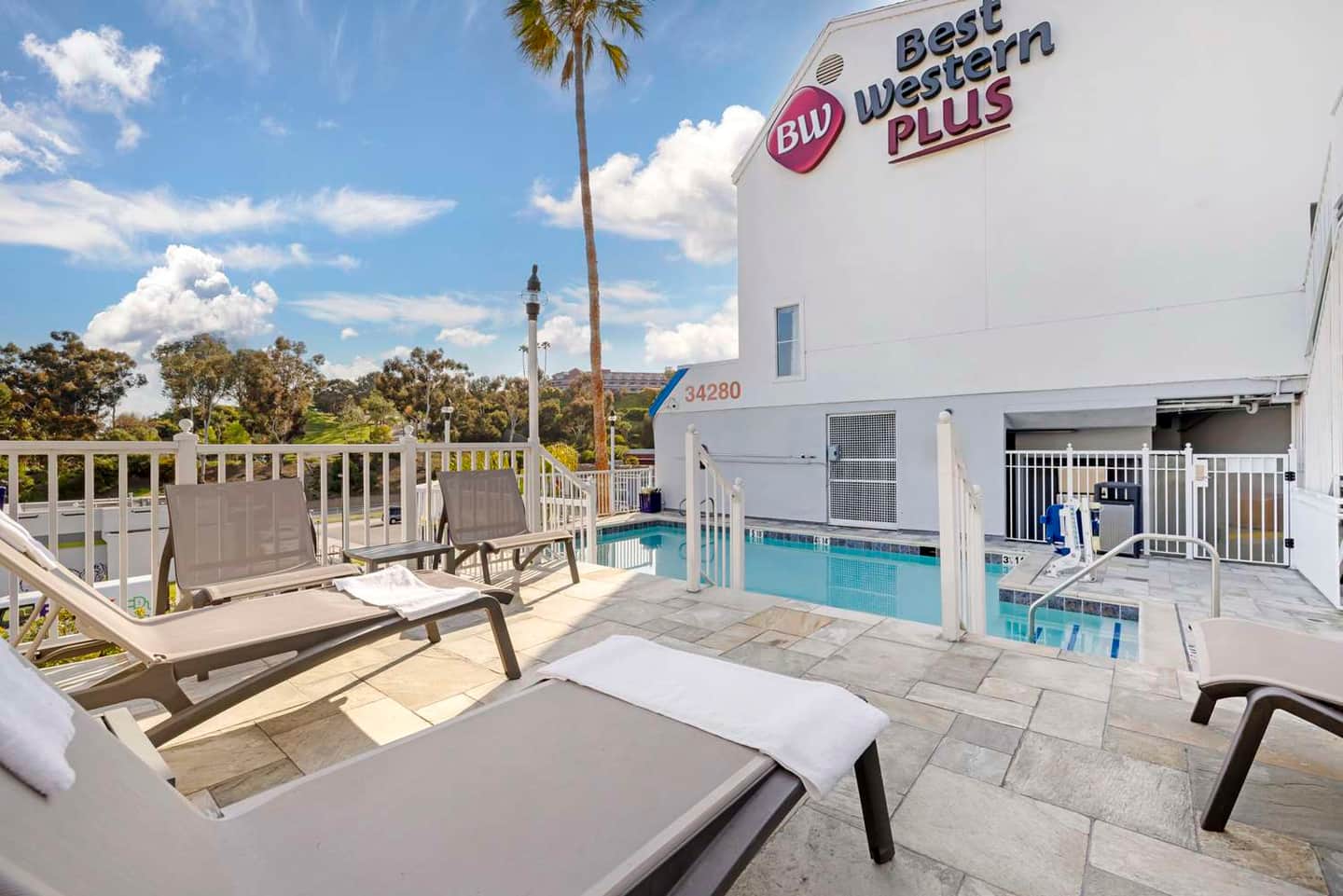 Best Western Plus Marina Shores Hotel