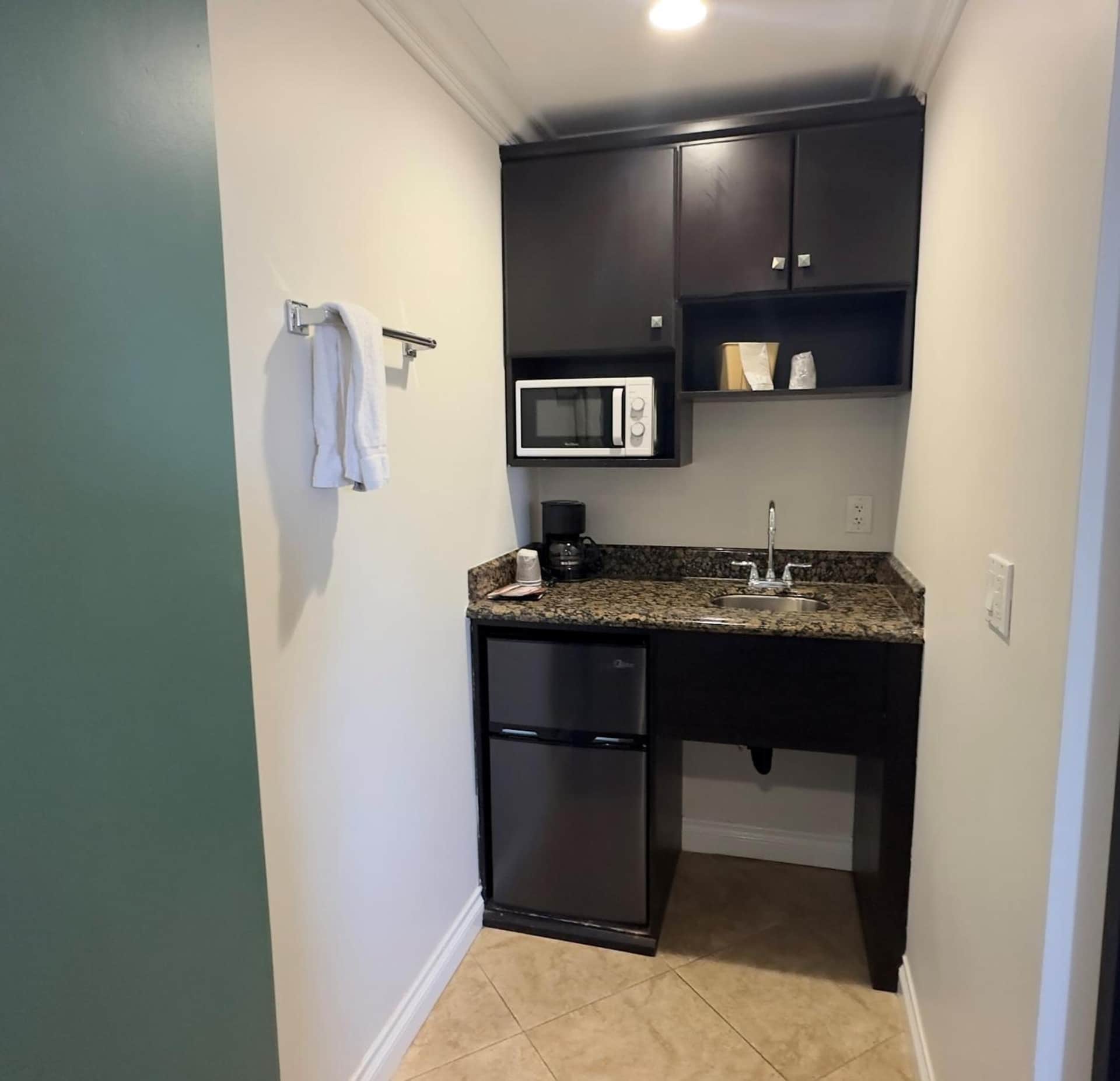 Garden Inn & Suites