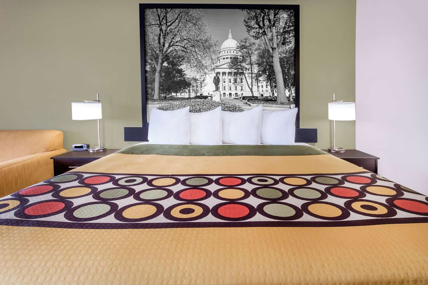 Super 8 by Wyndham Madison South