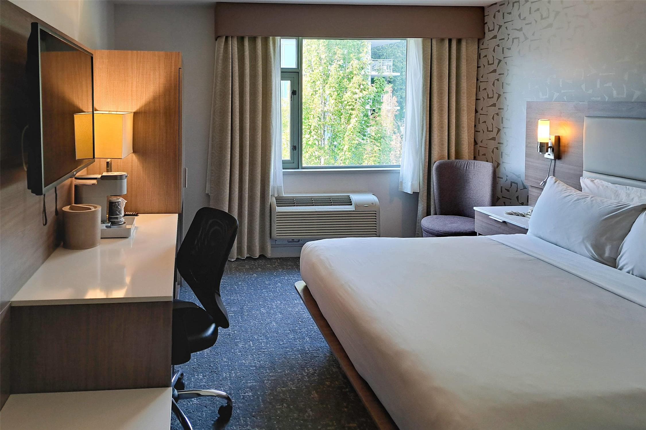 Comfort Hotel Vancouver Airport