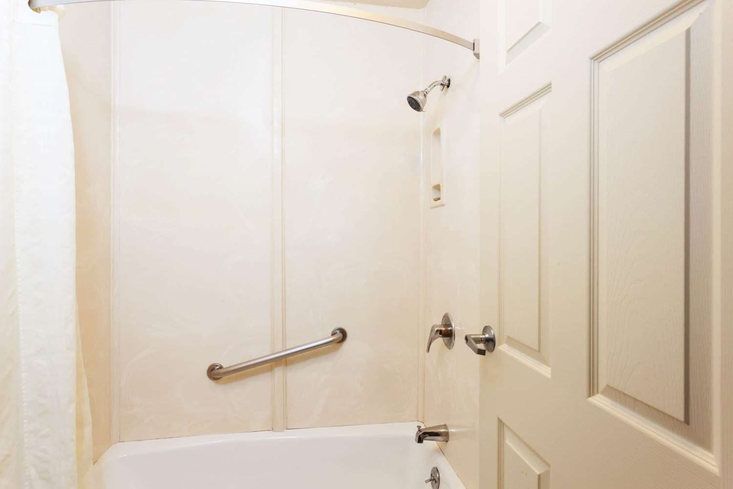 Travelodge by Wyndham Long Beach Convention Center