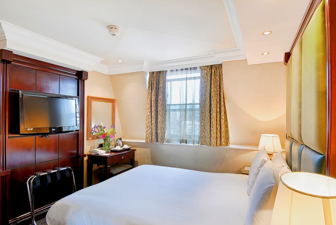 Shaftesbury Hyde Park International