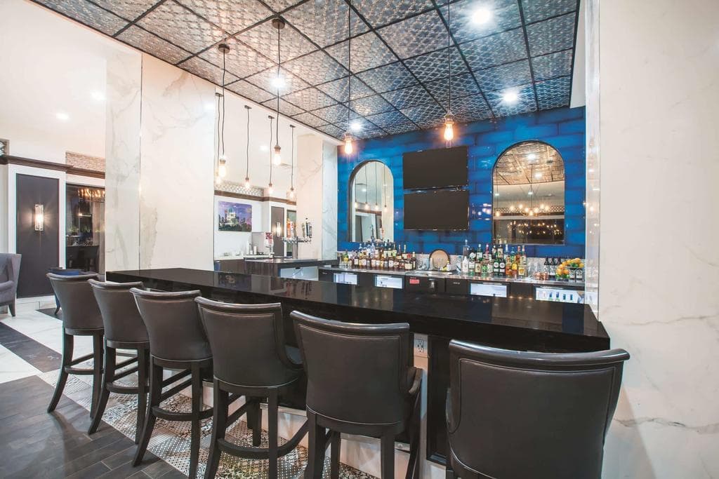 La Quinta Inn & Suites by Wyndham Dallas Downtown