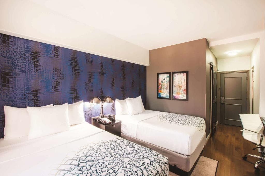 La Quinta Inn & Suites by Wyndham Dallas Downtown