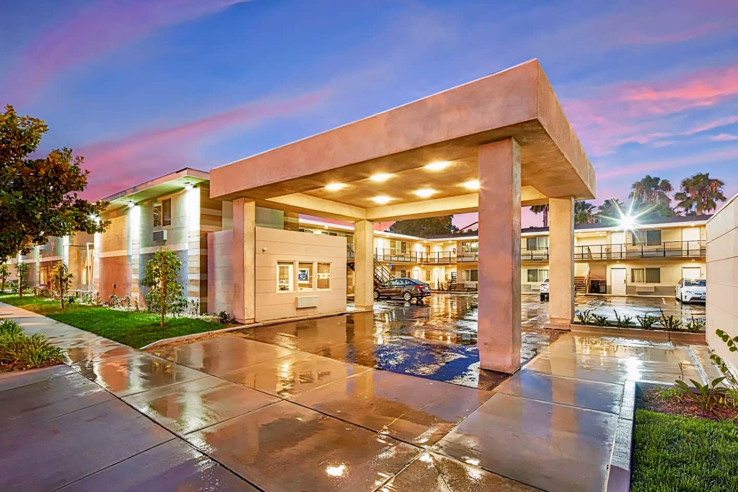 Eden Roc Inn & Suites