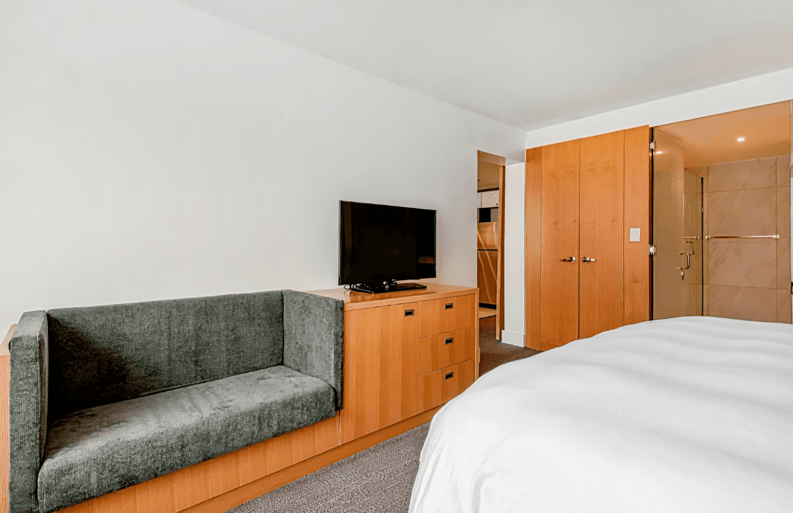 West Wing Hotel, Ascend Hotel Collection