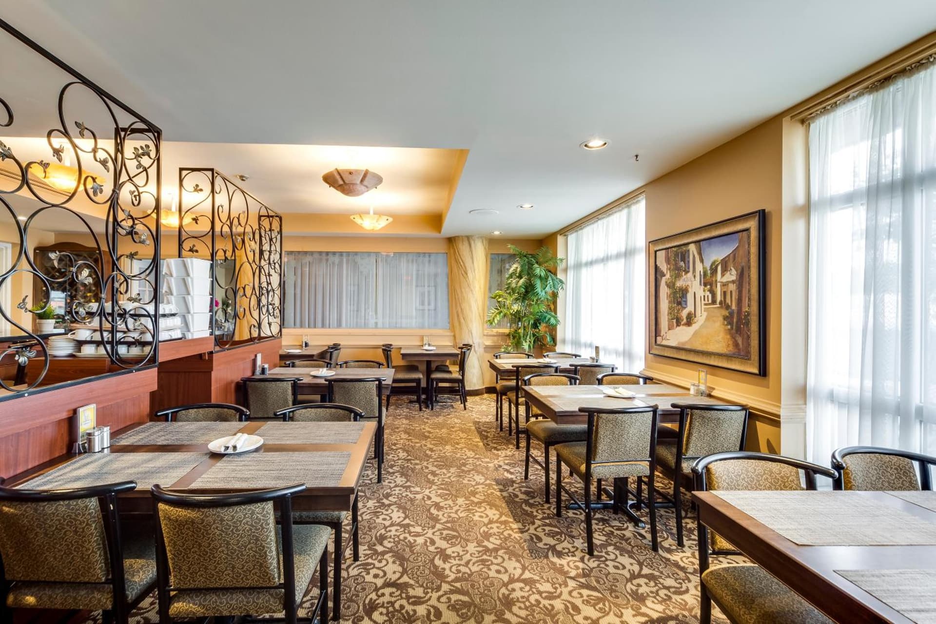 Monte Carlo Inn Oakville Suites