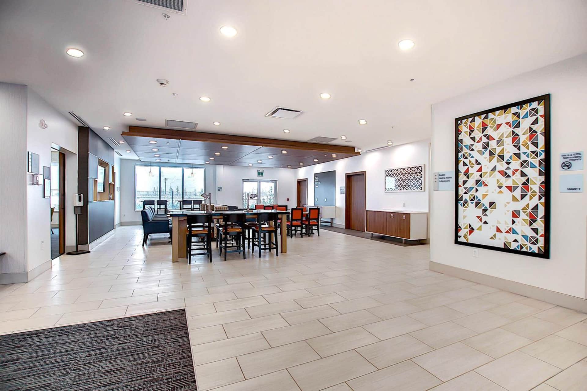 Holiday Inn Express & Suites Calgary Airport Trail NE