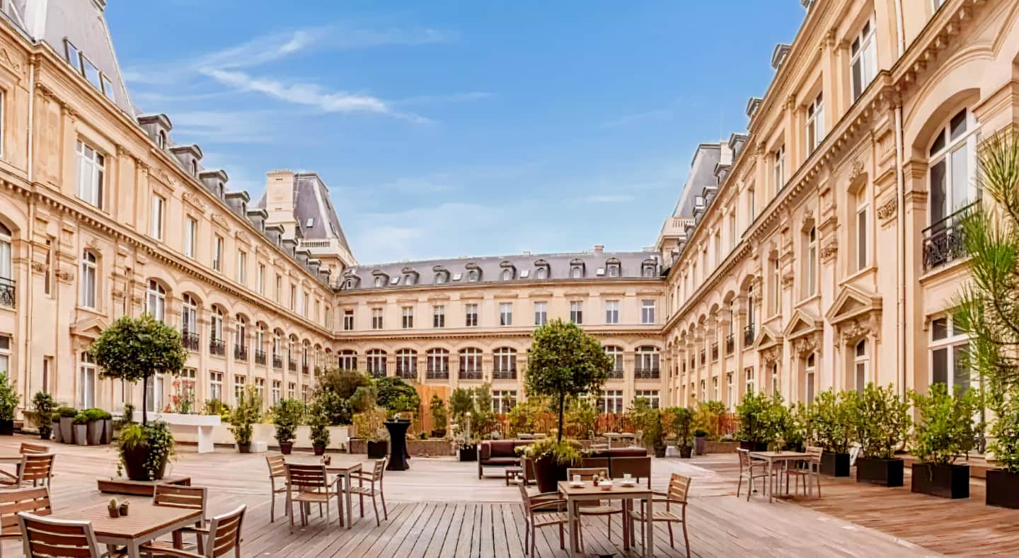 Crowne Plaza Paris République, an IHG Hotel