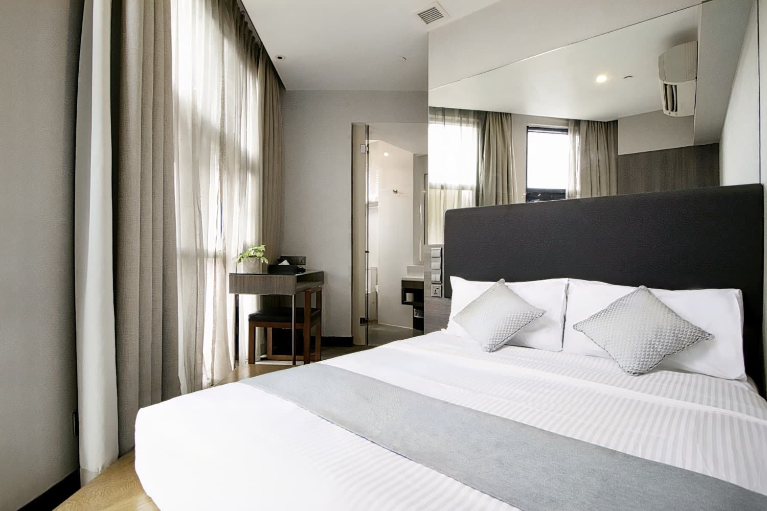 Hotel NuVe Stellar (formerly Aqueen Kitchener)