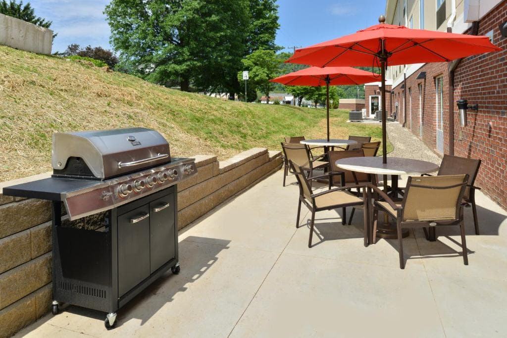 Holiday Inn Express & Suites New Martinsville, an IHG Hotel