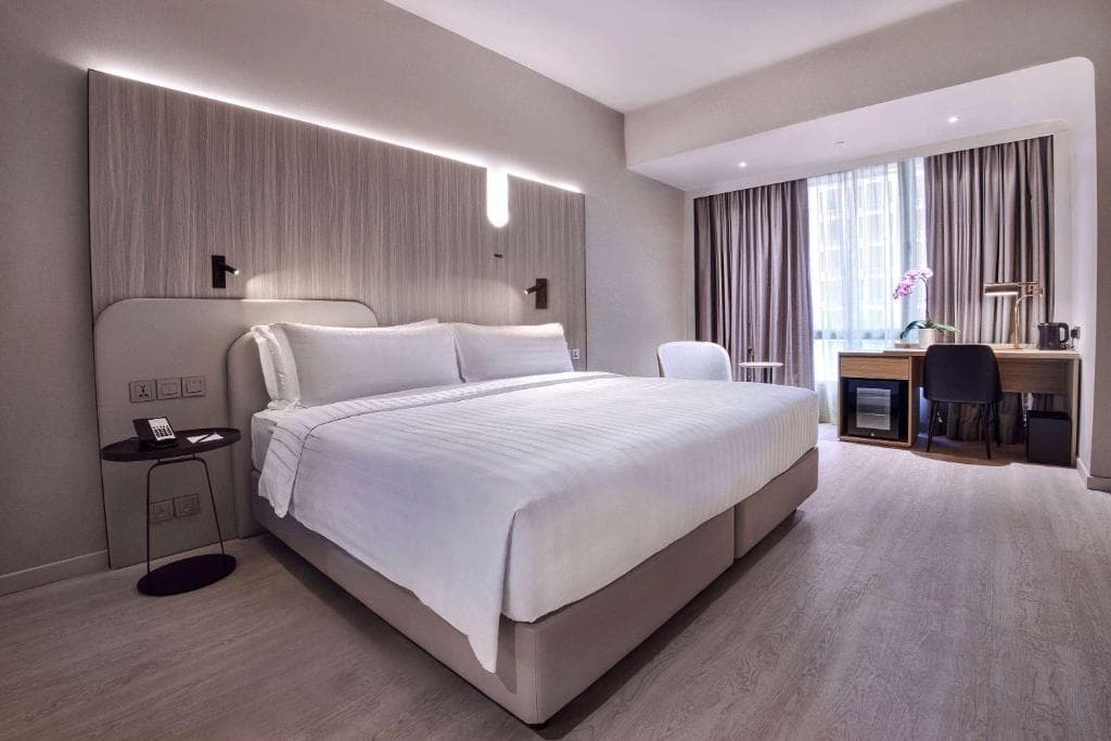 Peninsular Excelsior Hotel