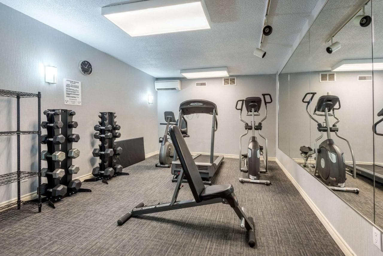 Quality Inn & Suites 5585 Ambler Drive Mississauga Ontario