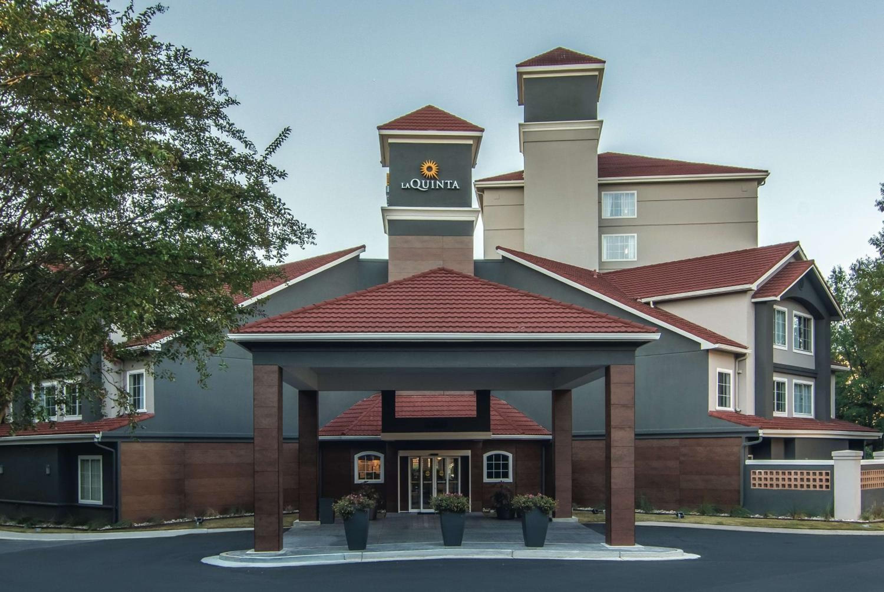 La Quinta Inn and Suites by Wyndham Atlanta Perimeter Medical