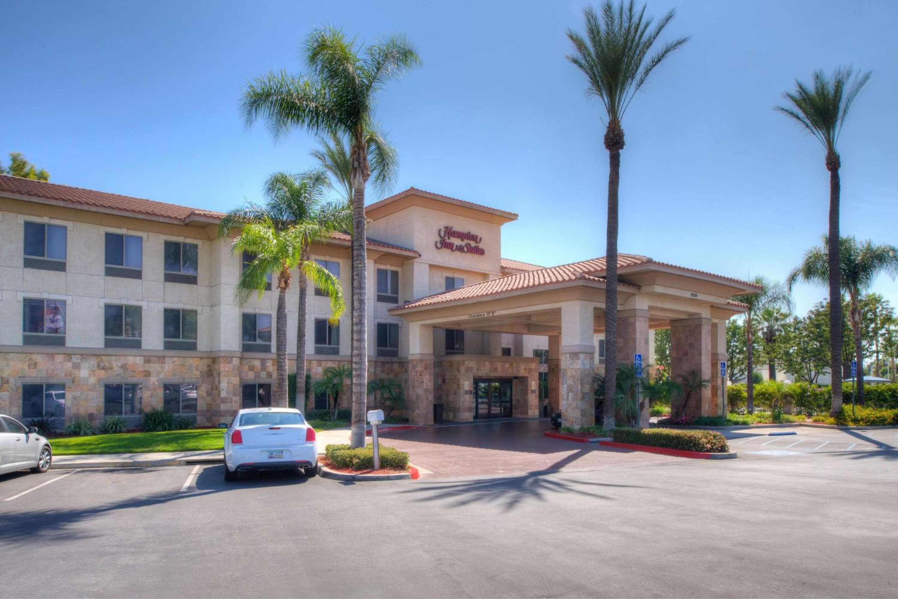 Hampton Inn & Suites Ontario