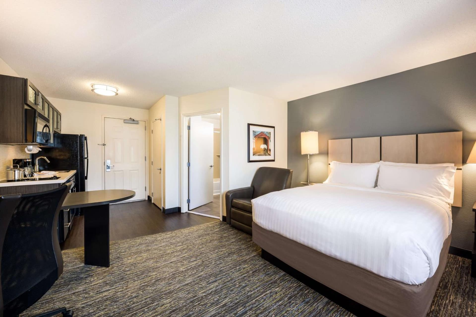 Sonesta Simply Suites Detroit Troy