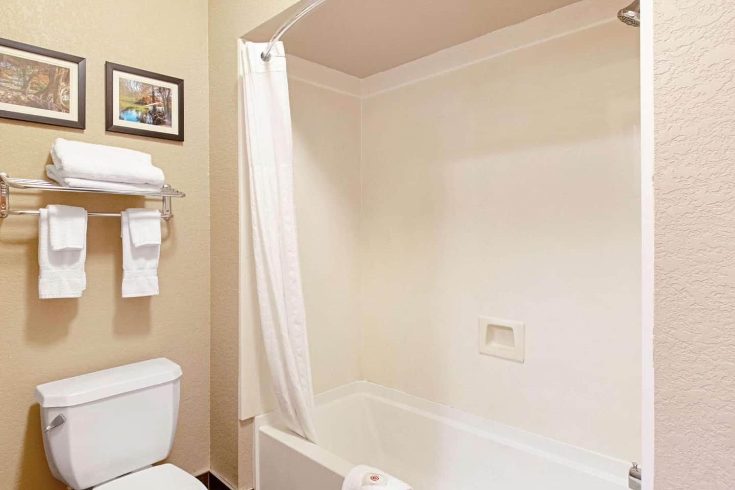 Comfort Inn & Suites and Suites Fredericksburg