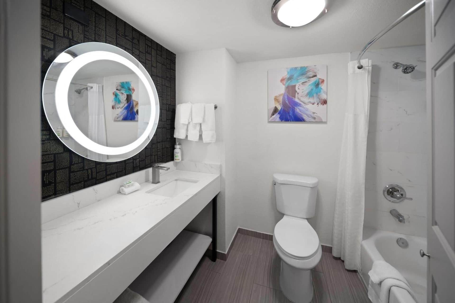 La Quinta Inn & Suites by Wyndham Houston Bush IAH South