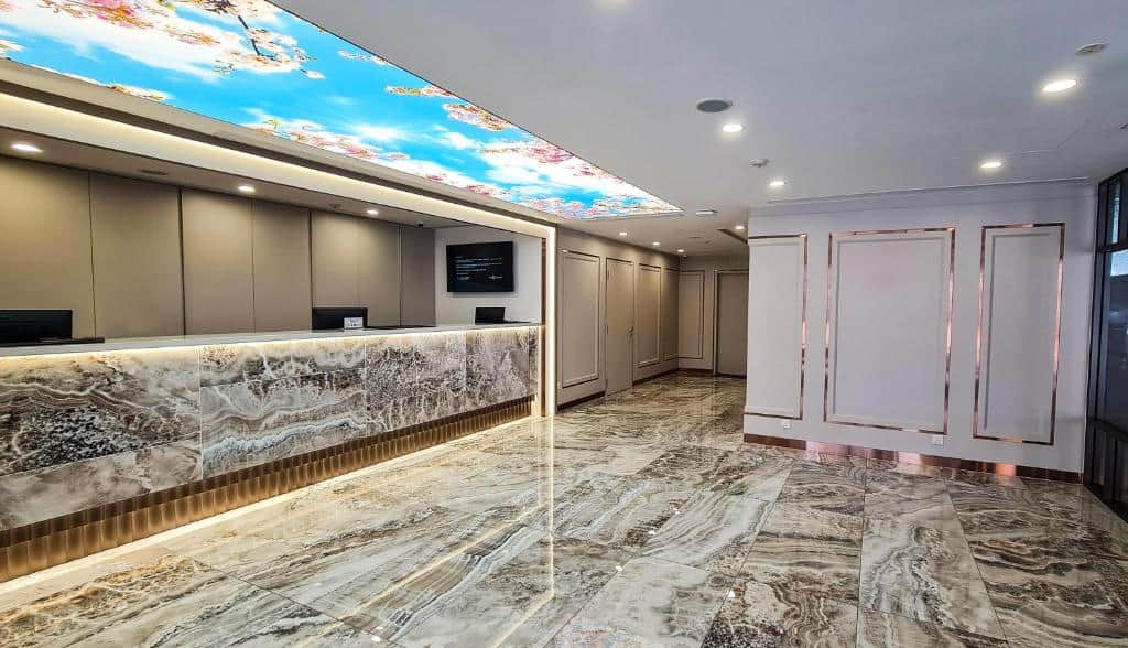 Hotel 81 Palace