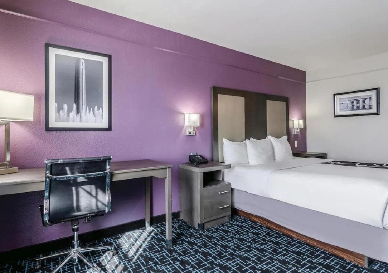 La Quinta Inn & Suites by Wyndham Kansas City Airport