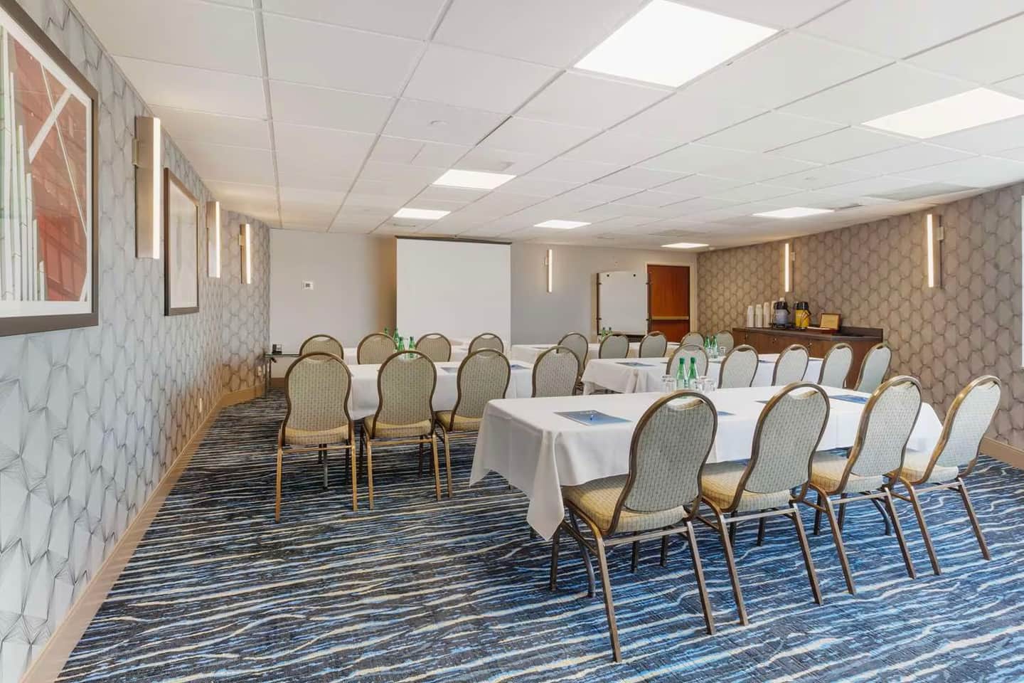 GLō Best Western Mississauga Corporate Centre