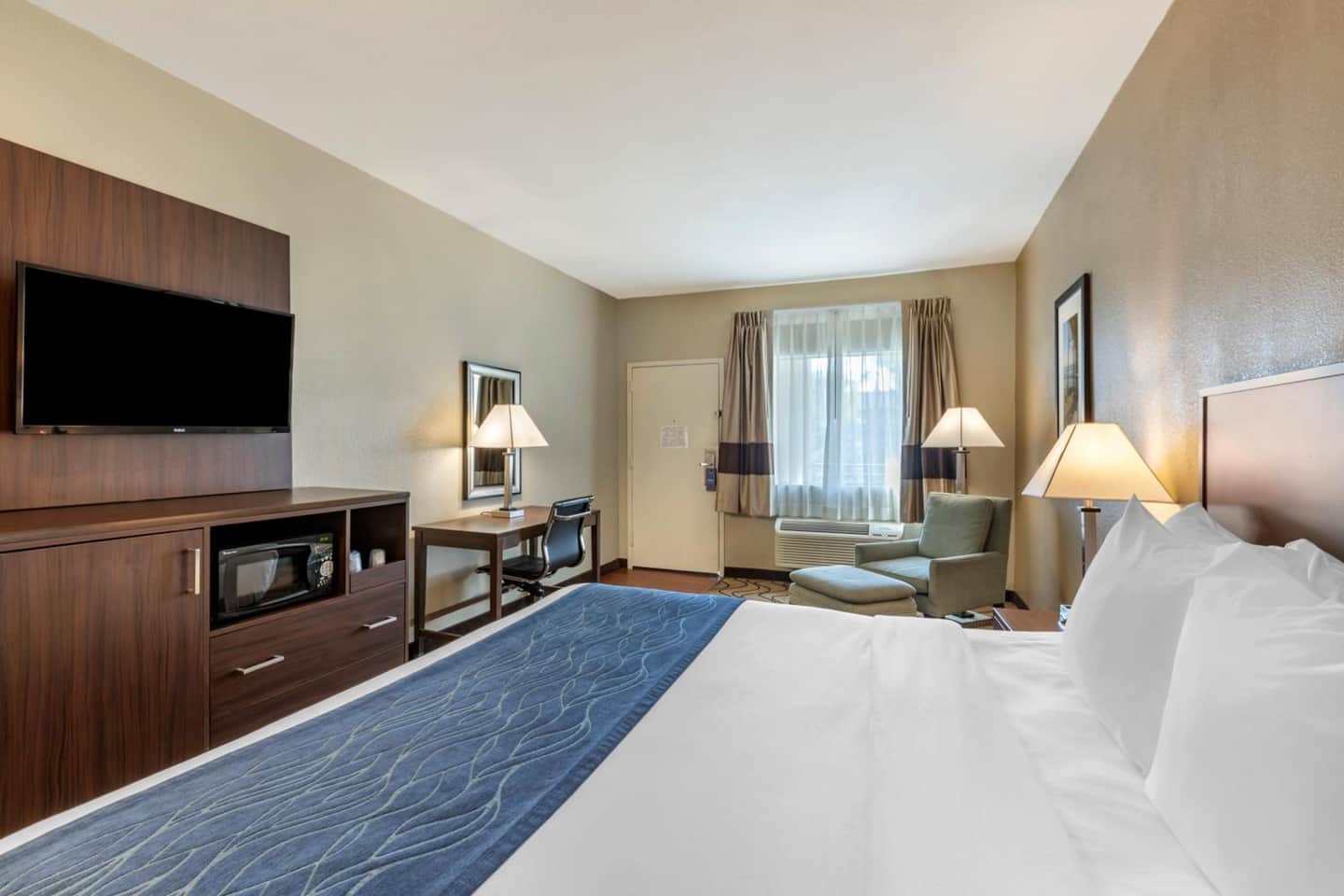 Comfort Inn & Suites Orange County John Wayne Airport