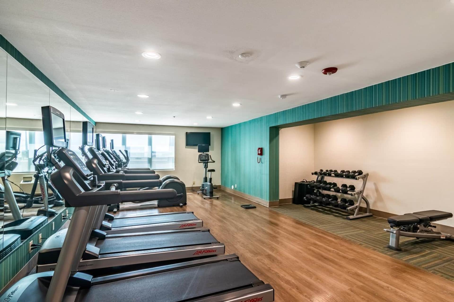 Holiday Inn Express & Suites - Camarillo