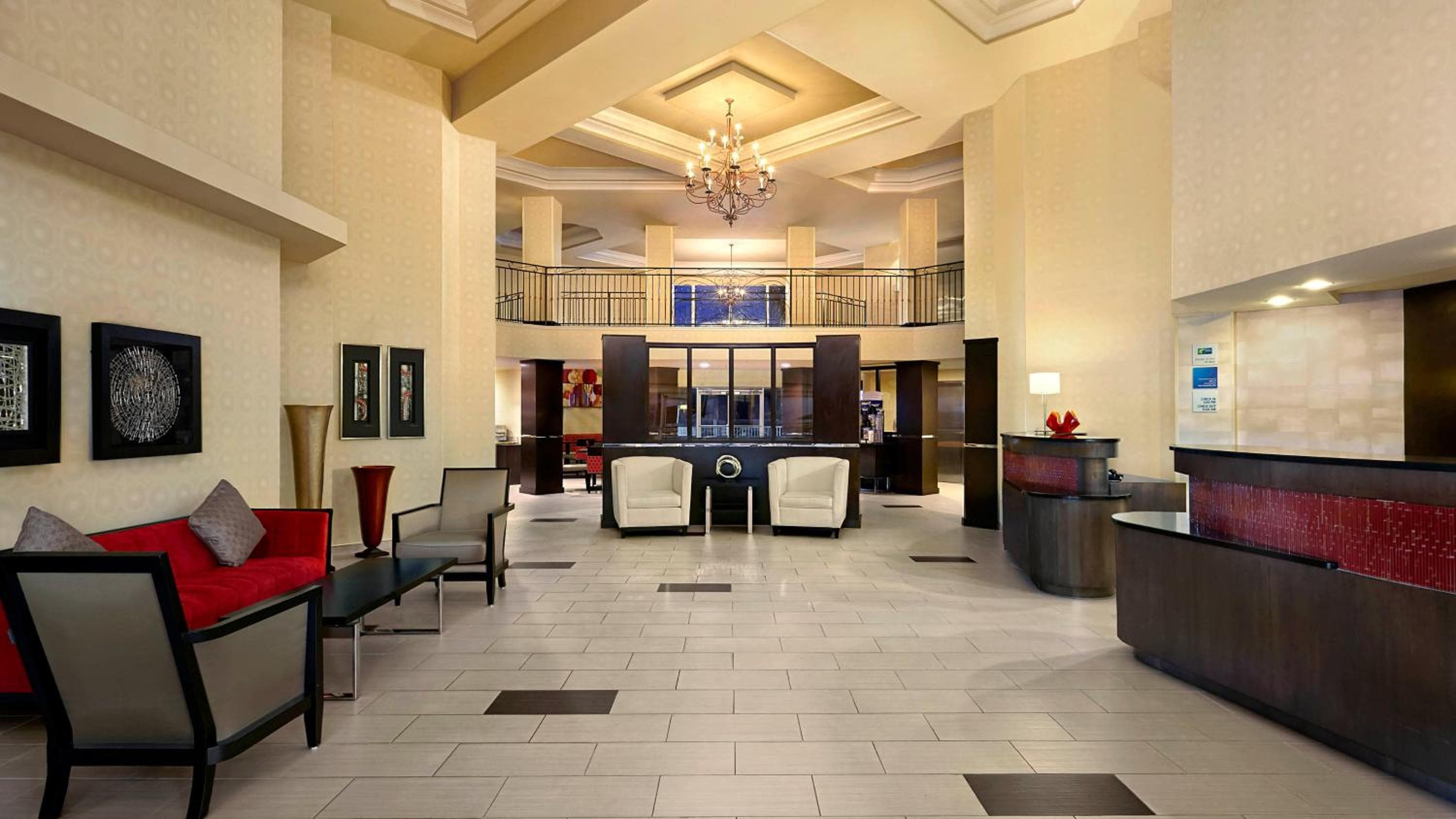 Holiday Inn Express & Suites - Naples Downtown - 5th Avenue