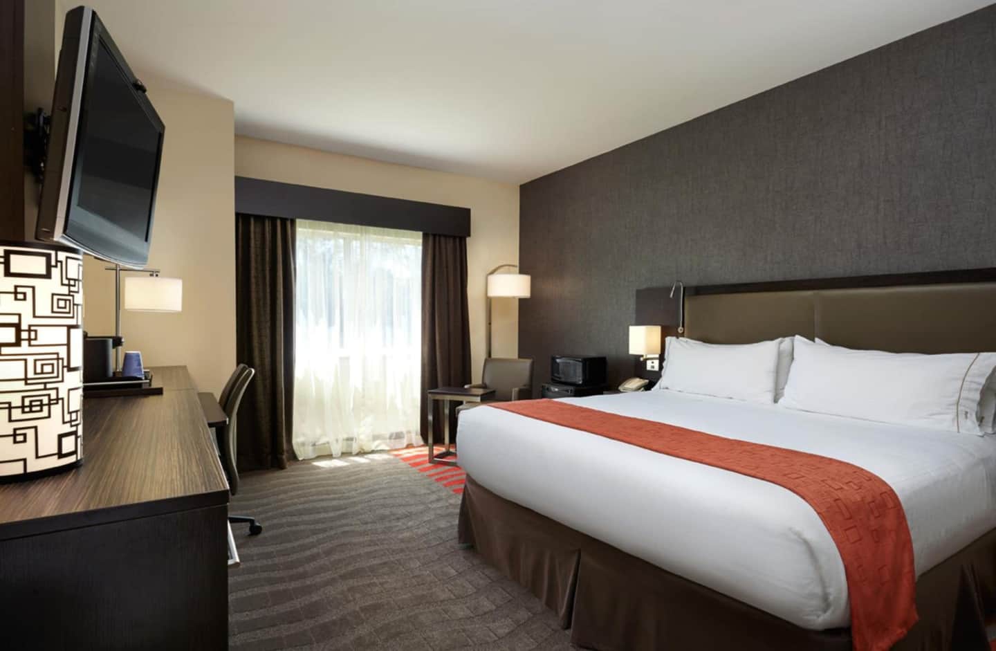 Holiday Inn Express & Suites - Naples Downtown - 5th Avenue