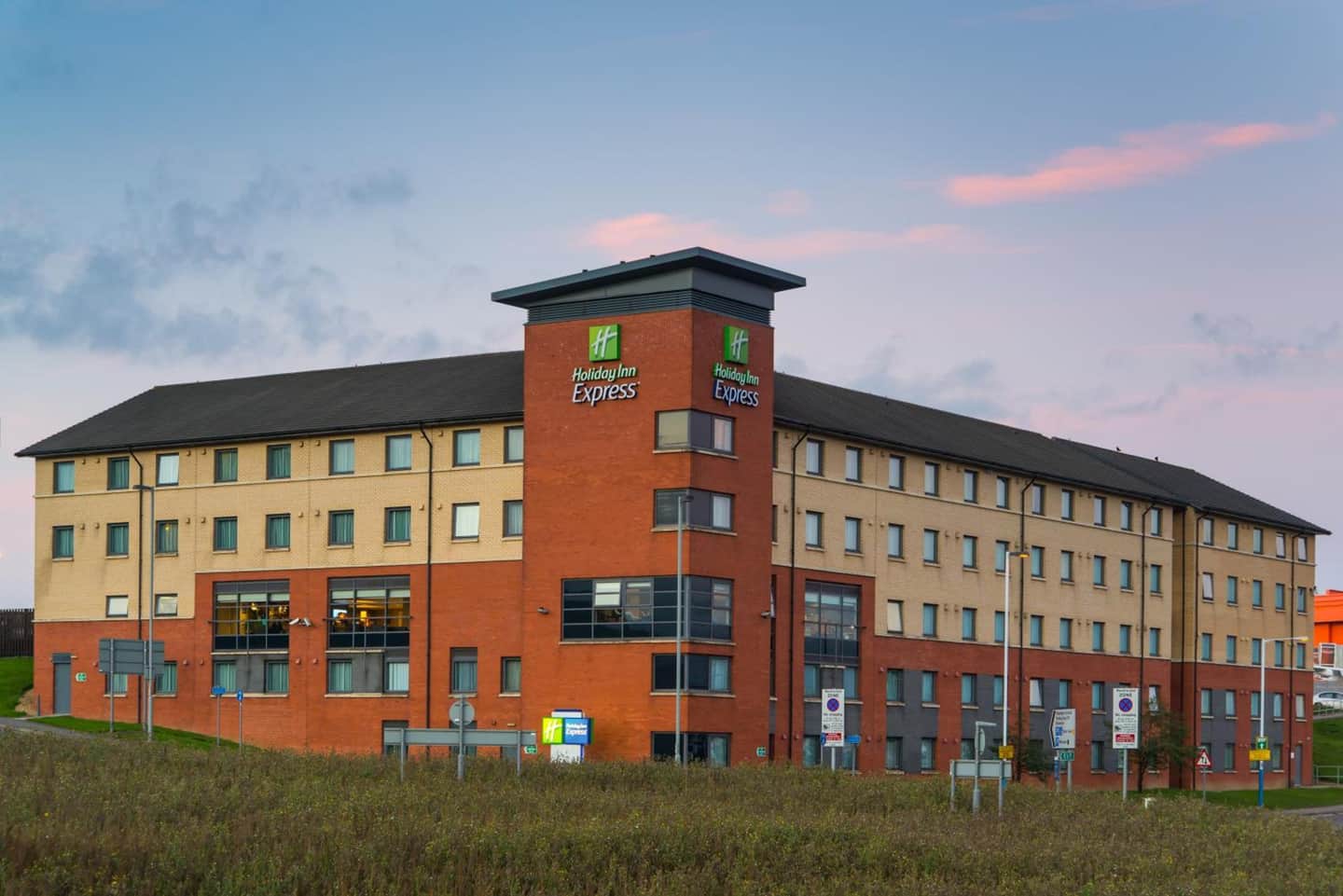 Holiday Inn Express London Luton Airport by IHG