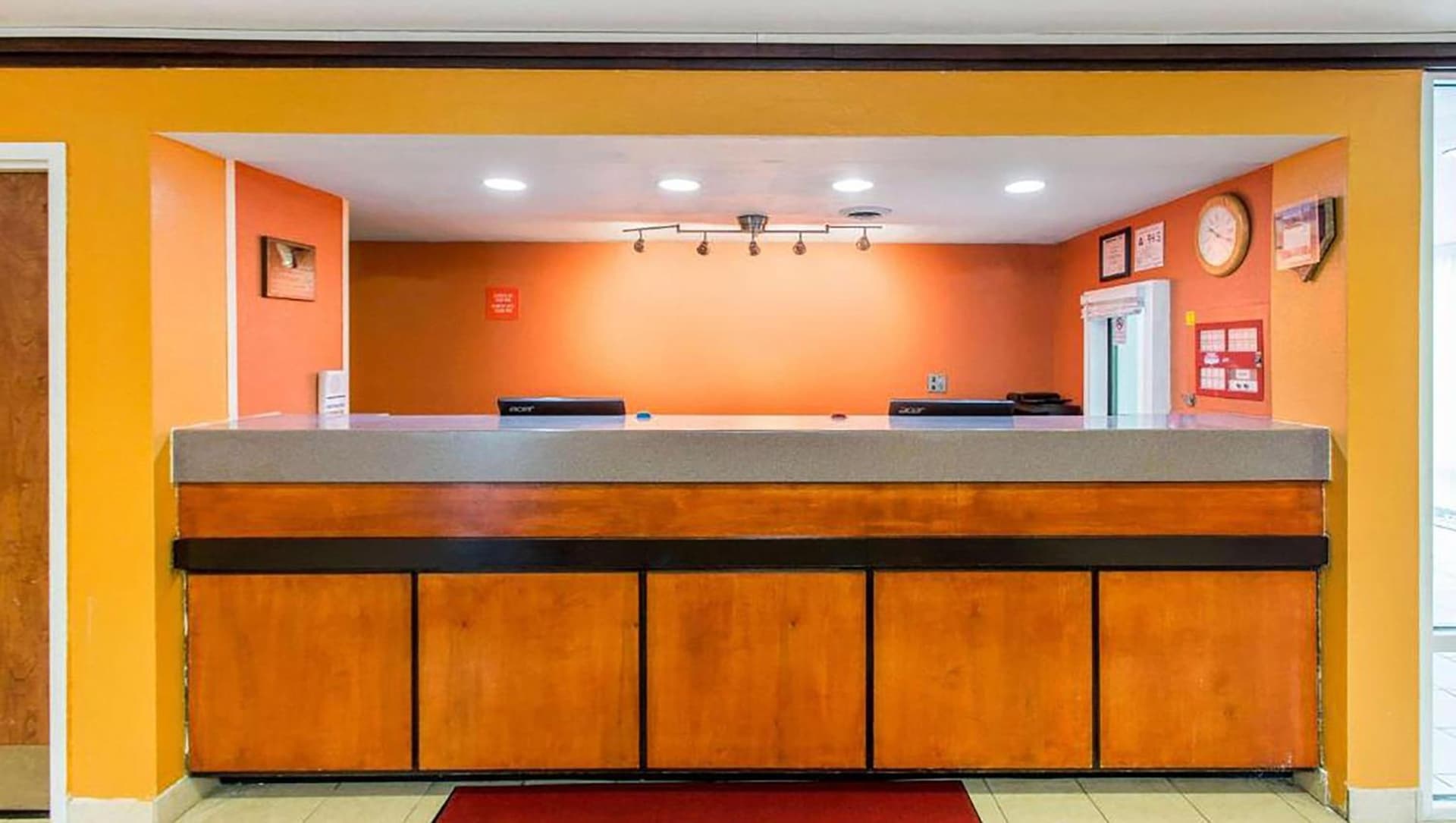 Studios and suites 4 less