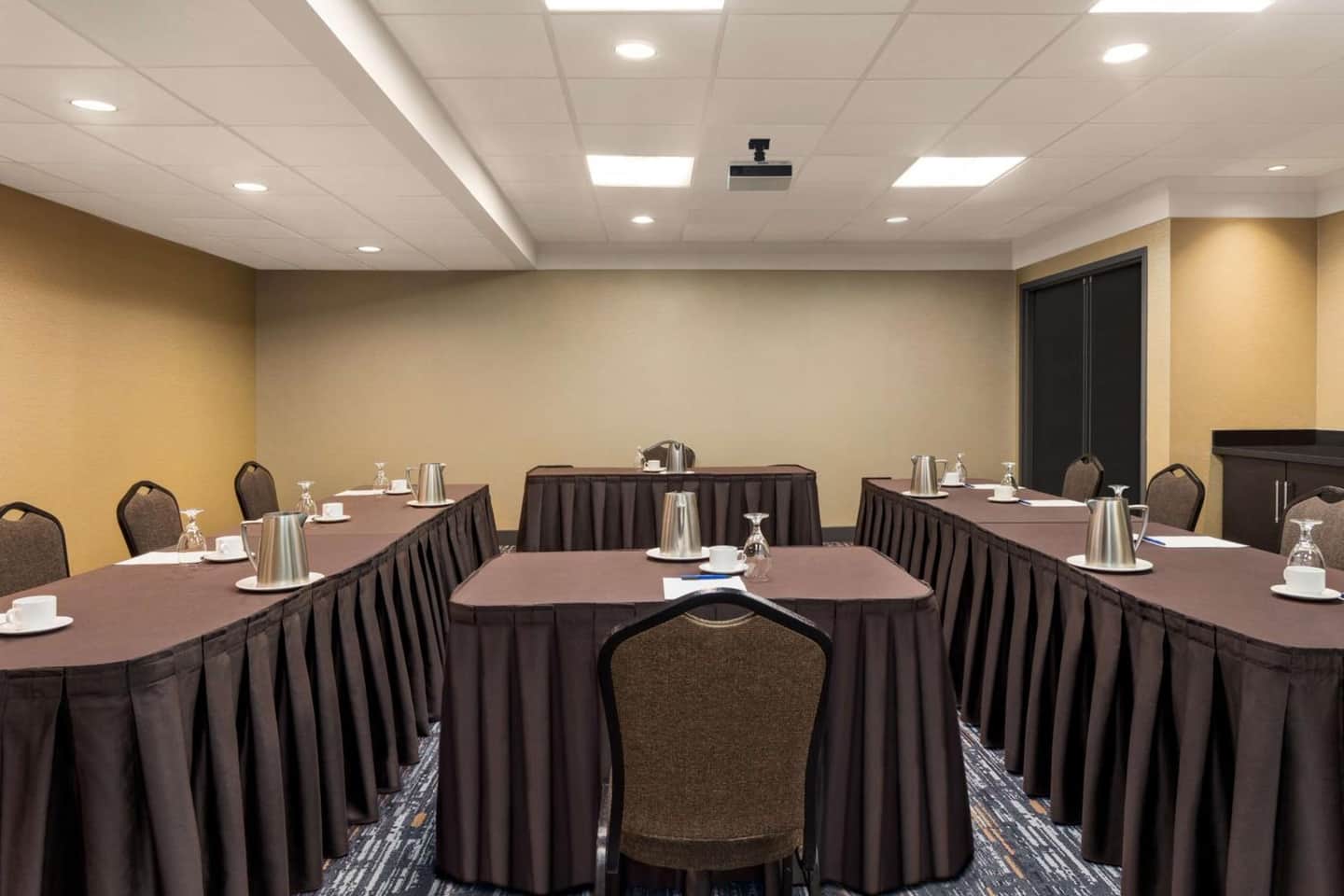 DoubleTree by Hilton Pointe Claire Montreal Airport West