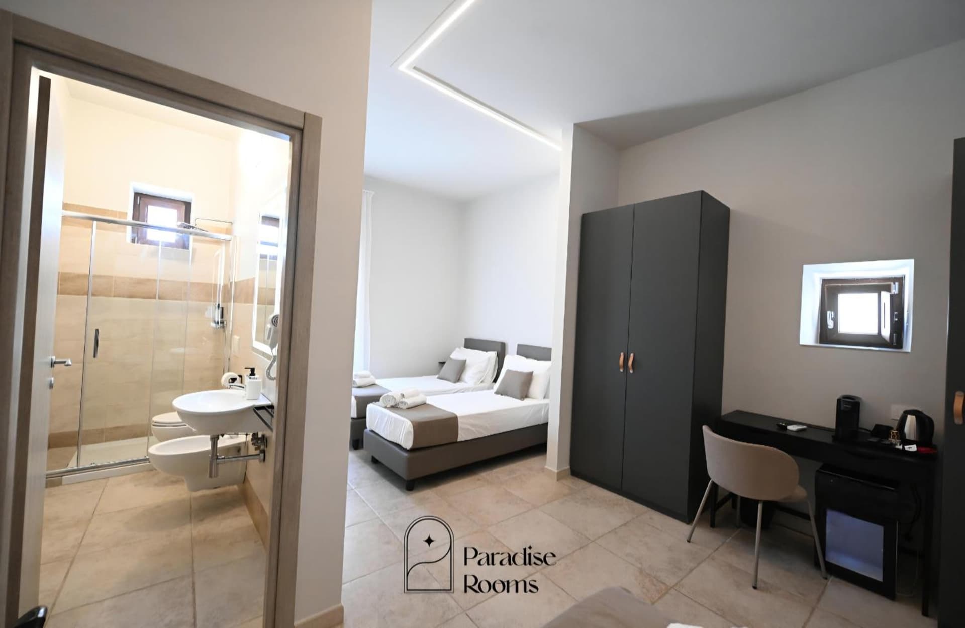 Hotel Paradise Rooms