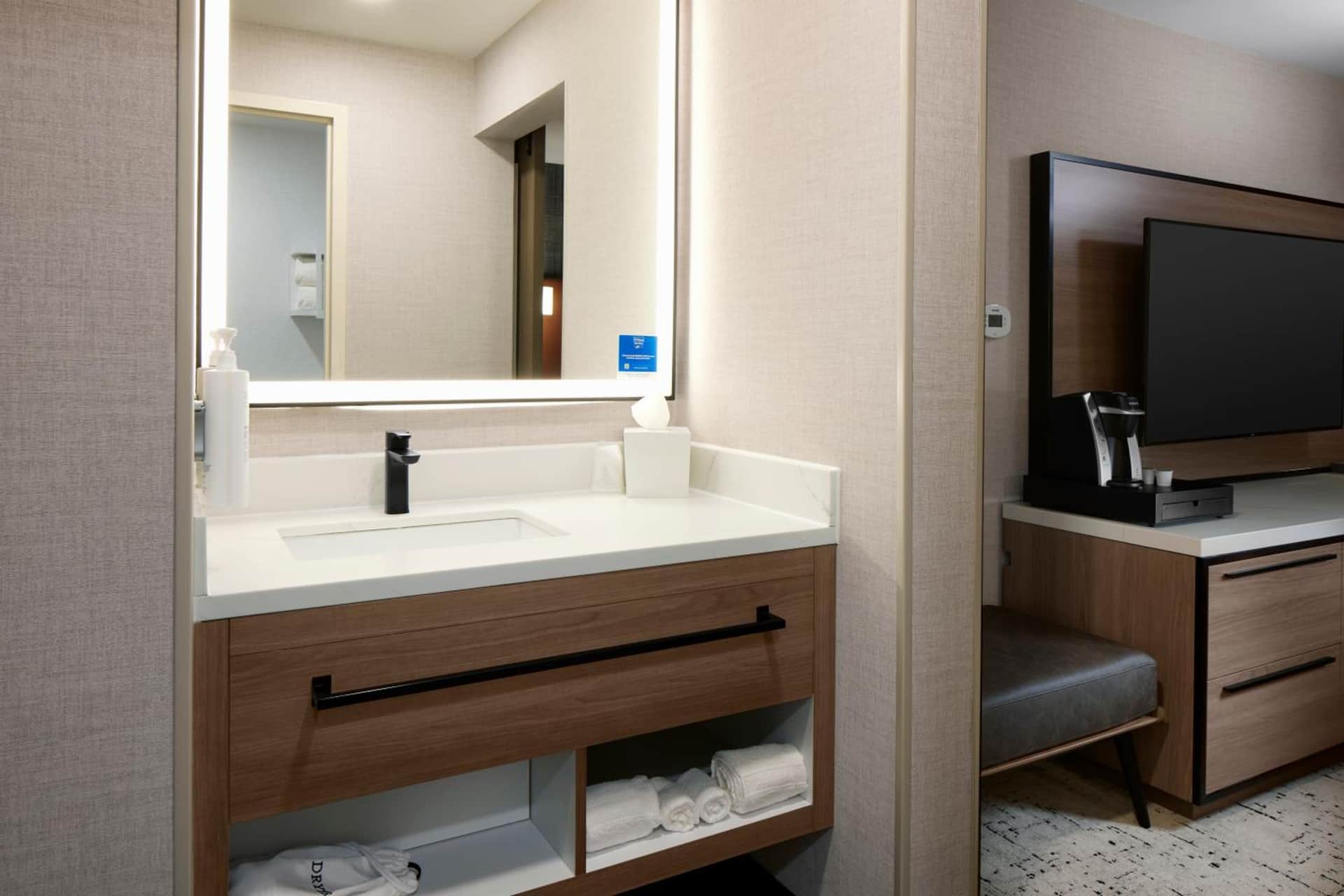 Hampton Inn by Hilton Newark Airport