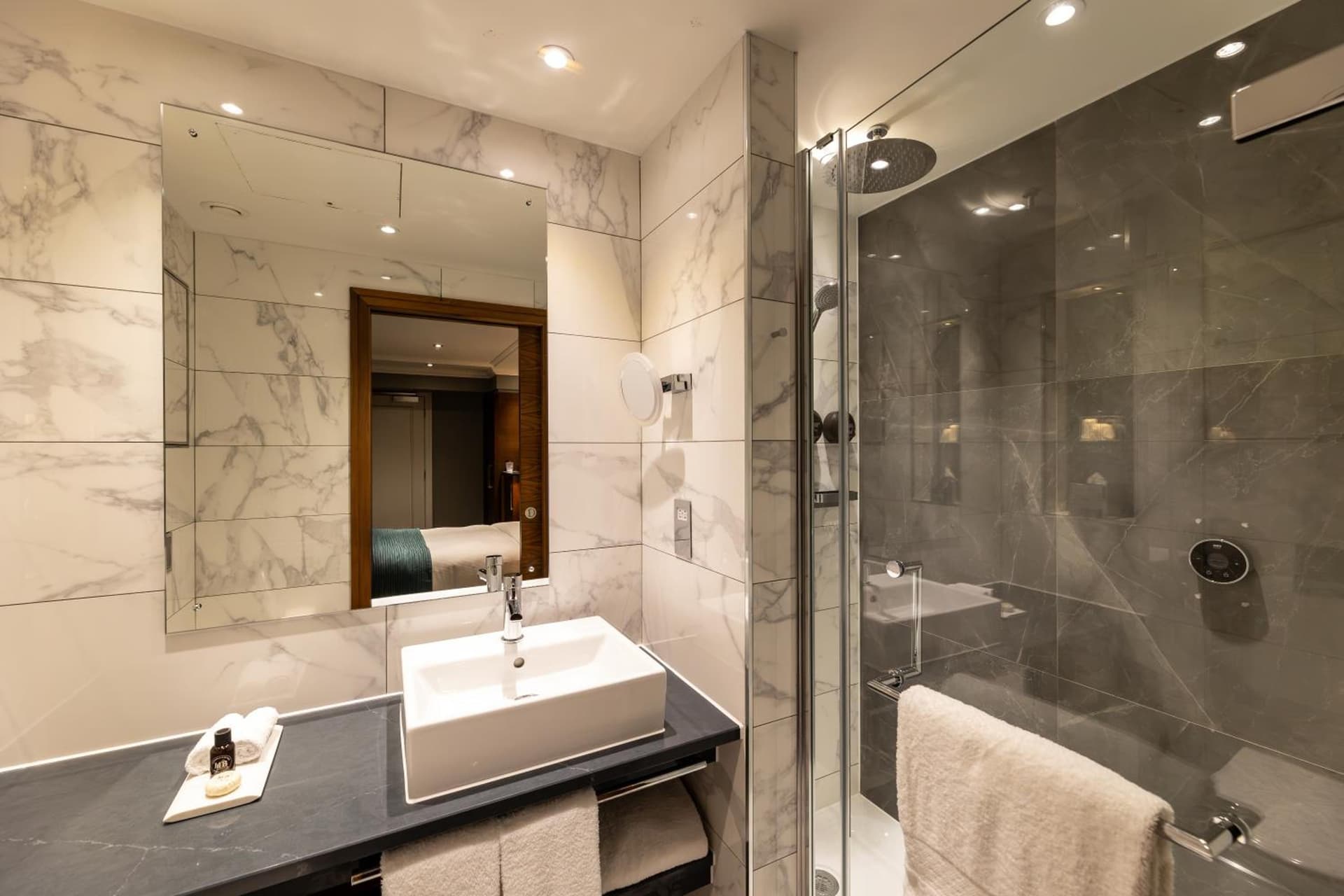 100 Queen's Gate Hotel London Kensington, Curio Collection by Hilton