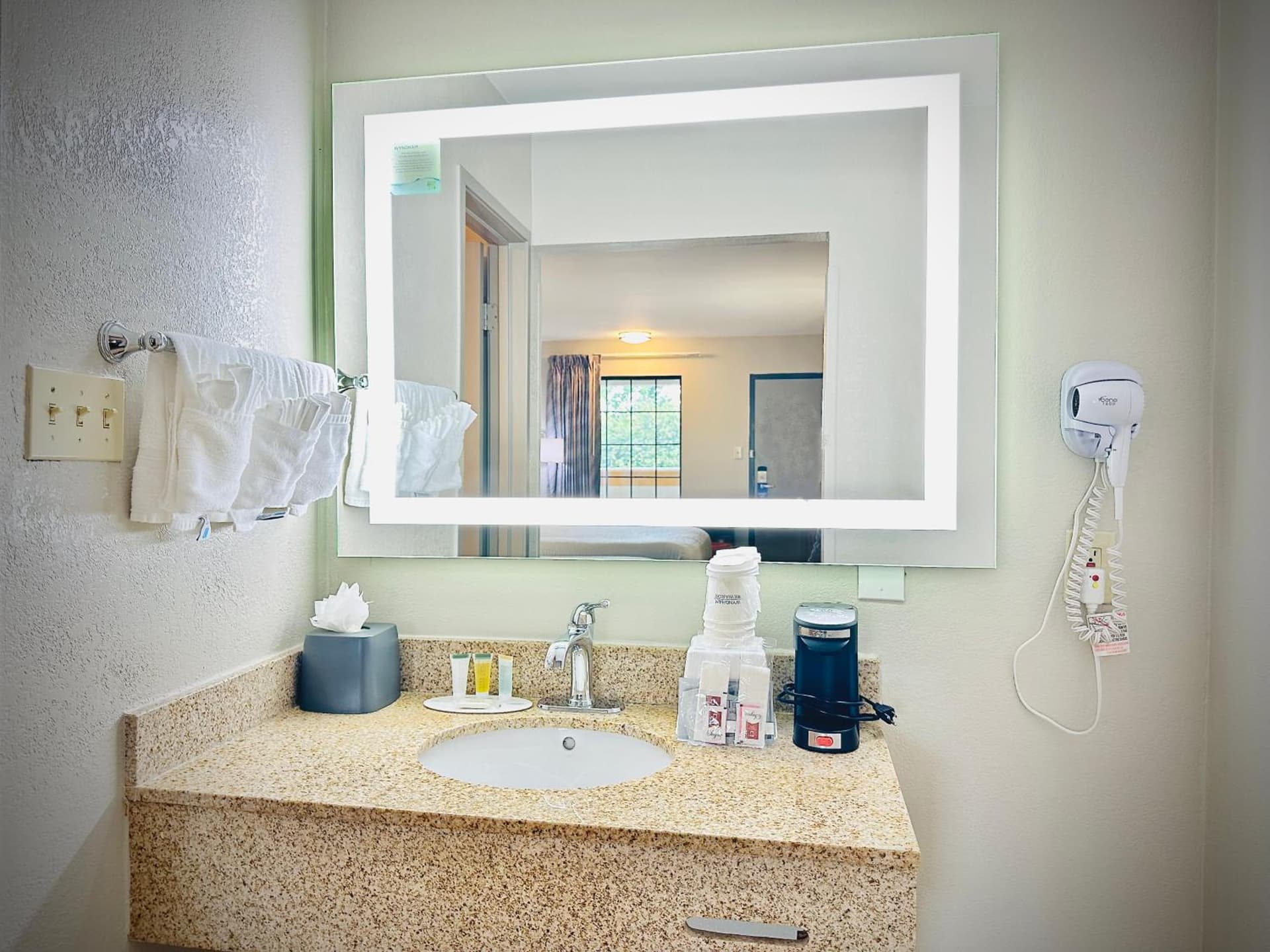 Days Inn Alexandria by Wyndham