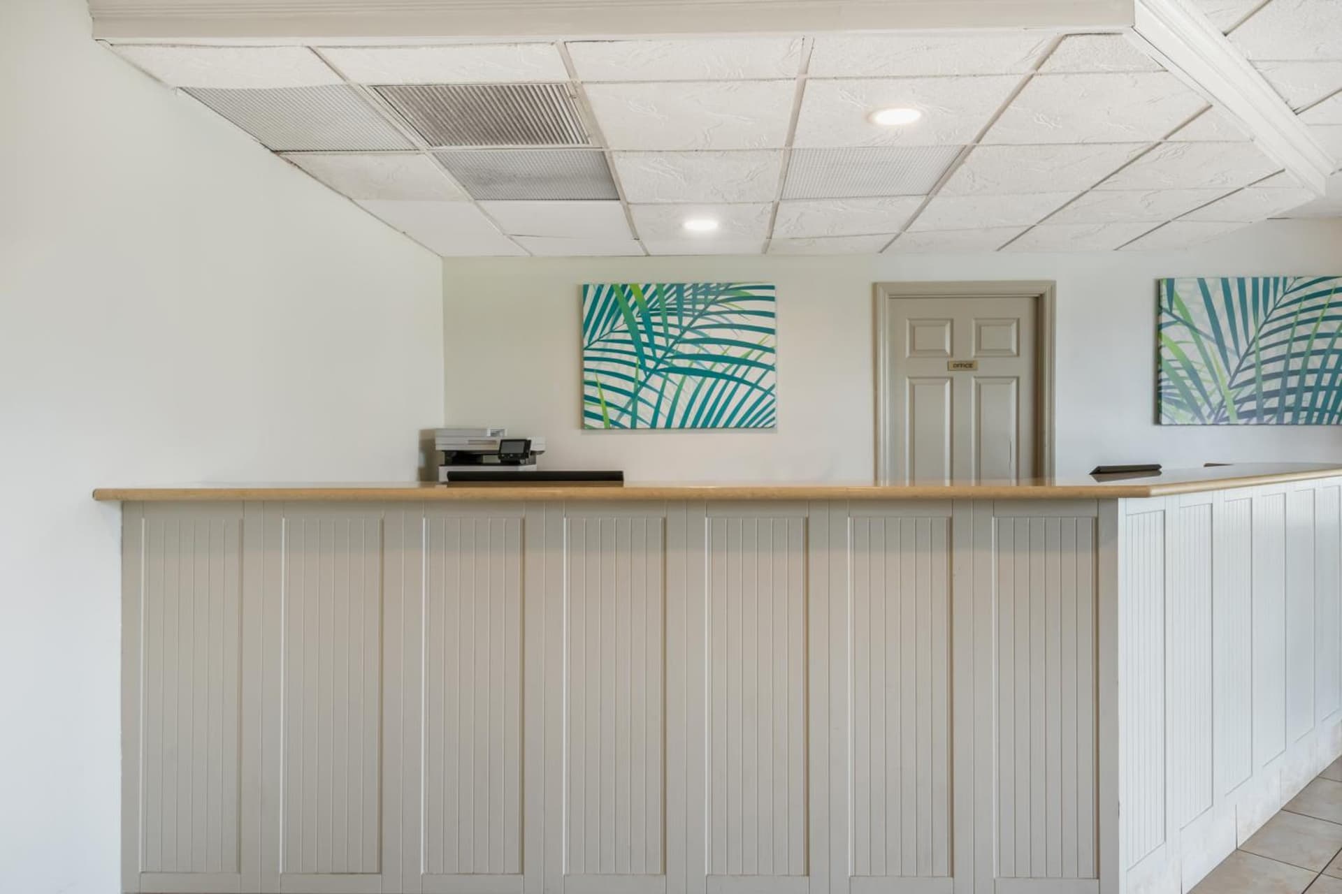 Tropical Winds Oceanfront Hotel