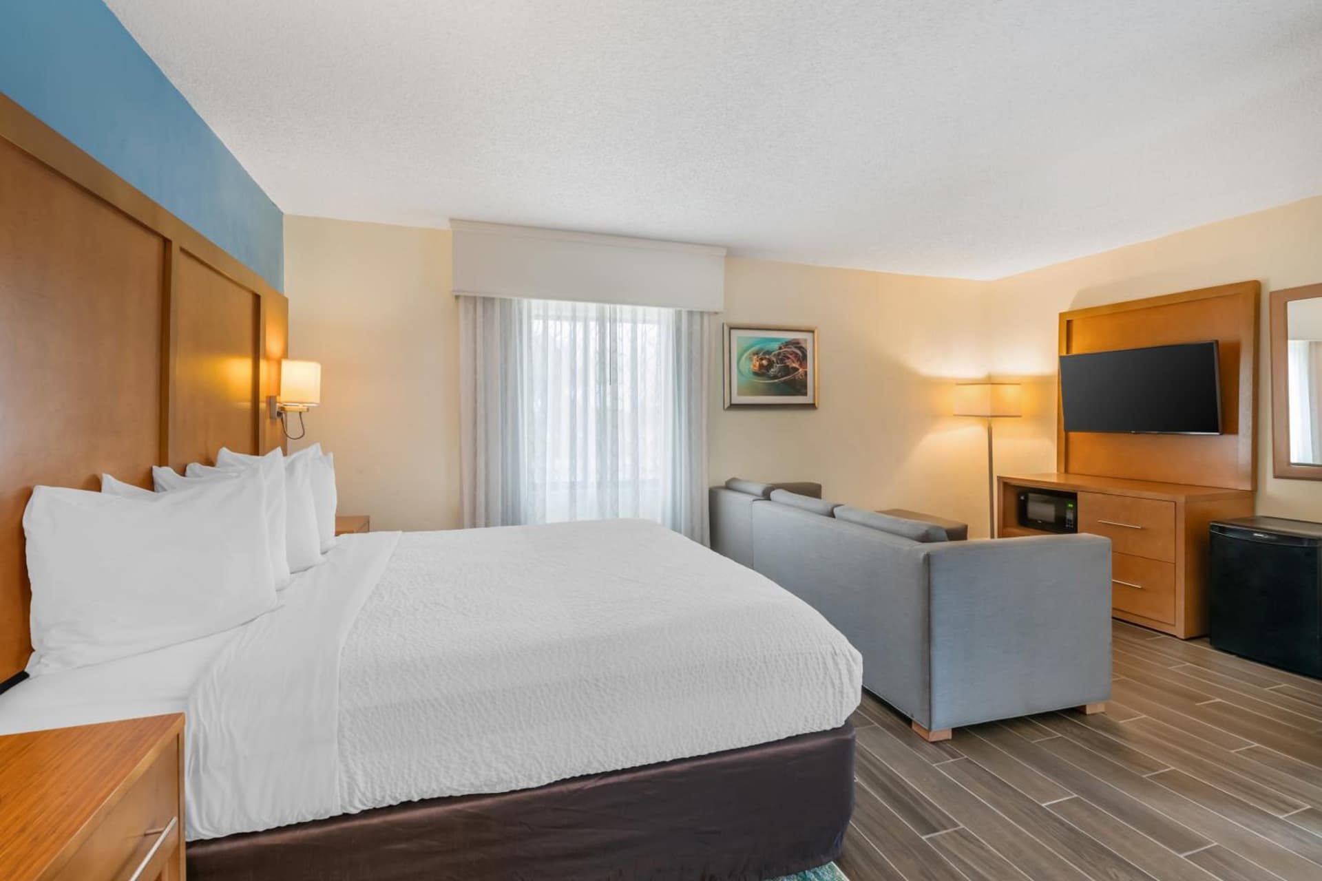 Tropical Winds Oceanfront Hotel