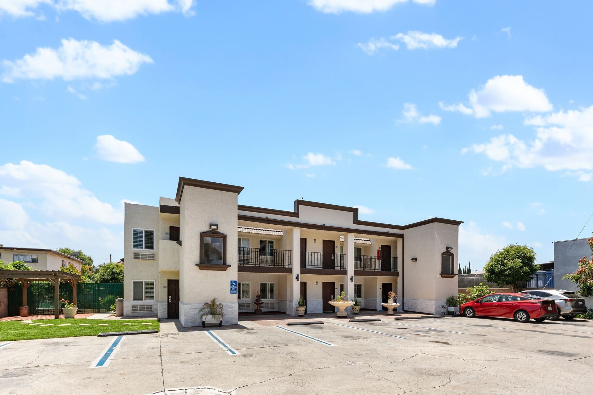 Le Blanc Inn & Suites
