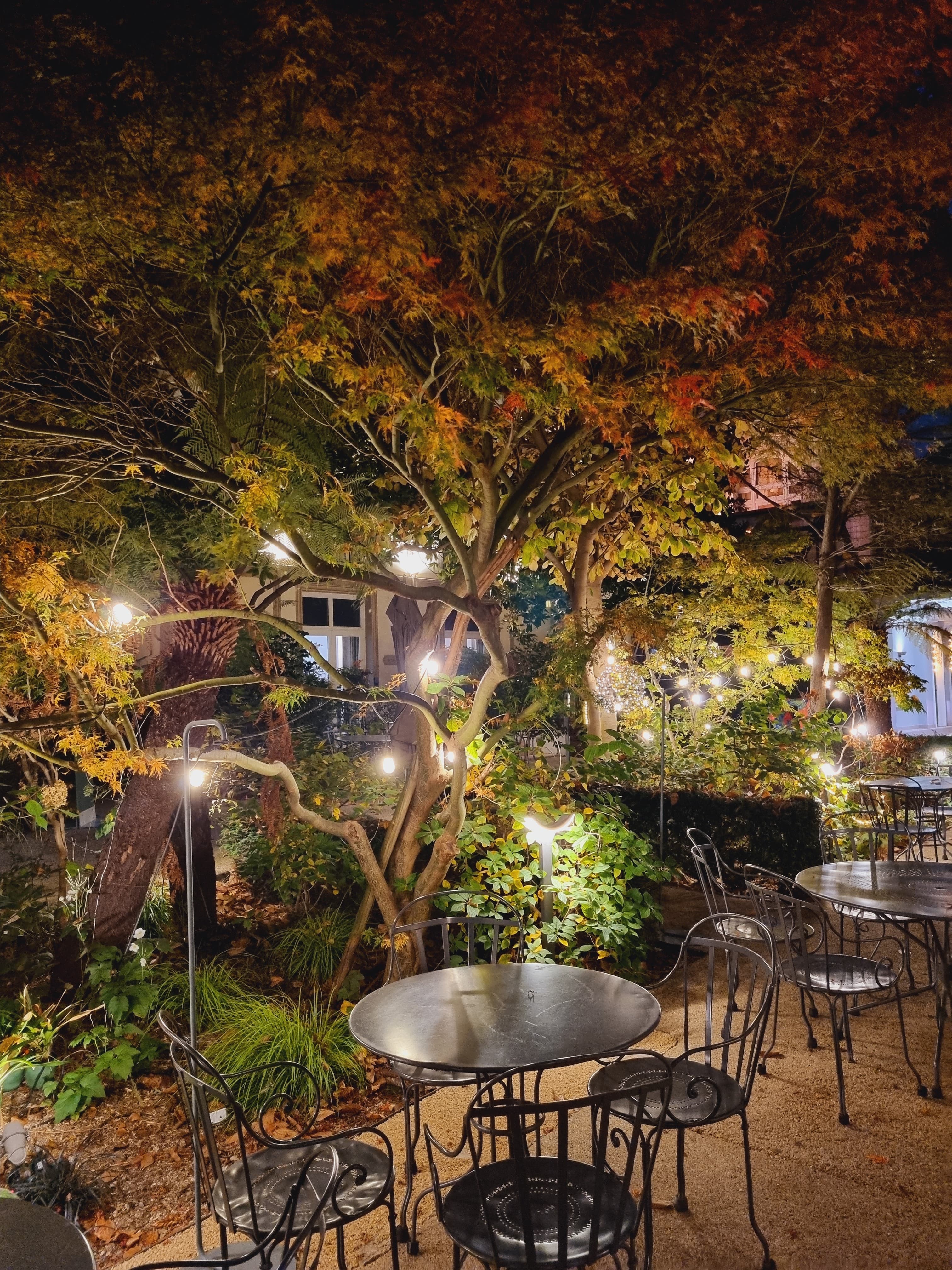 Renaissance Paris Nobel Tour Eiffel