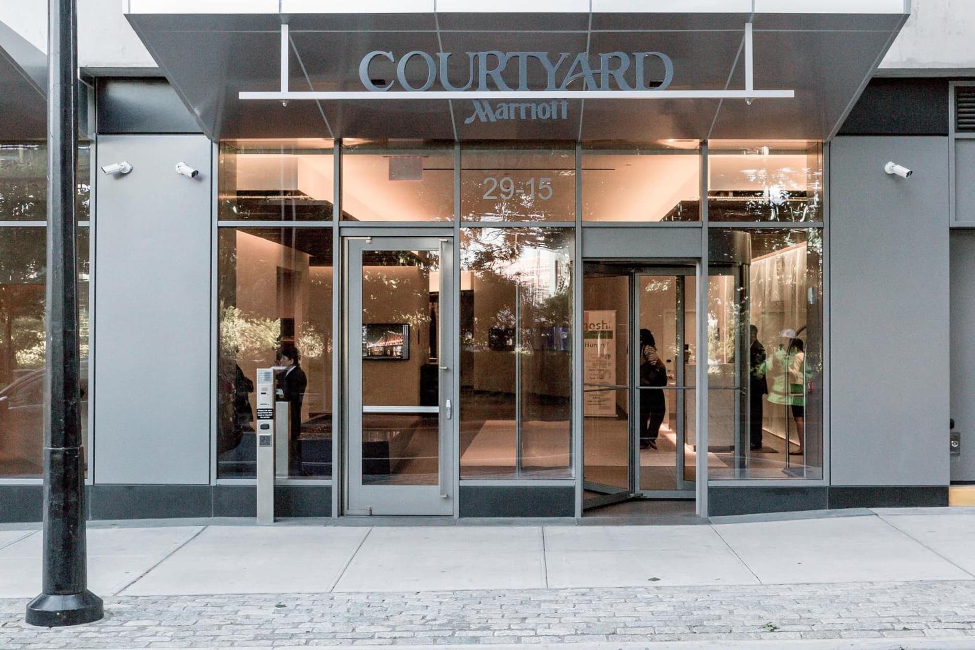Courtyard Long Island City/New York Manhattan View