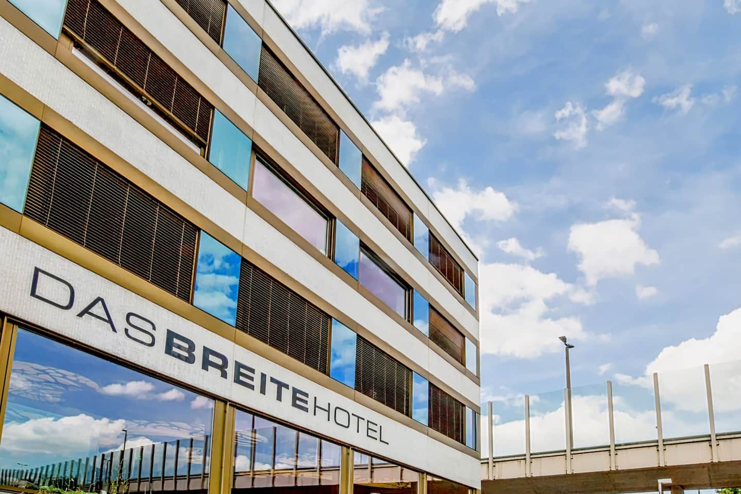 Dasbreitehotel am Rhein