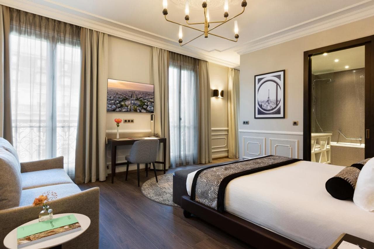 La Clef Tour Eiffel Paris by The Crest Collection